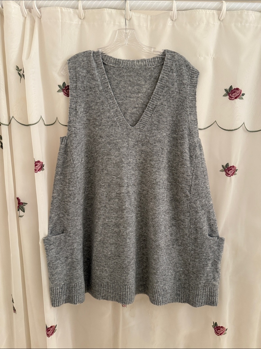Gray V-Neck Sleeveless Knit Sweater Vest